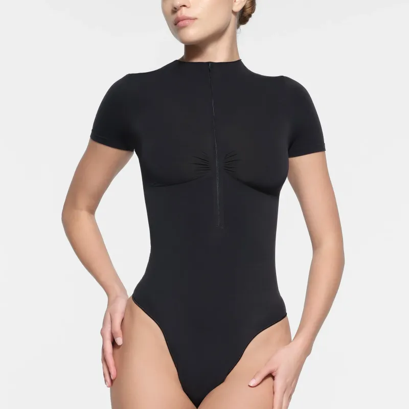 SKIMS SEAMLESS SCULPT ZIP FRONT T-SHIRT THONG BODYSUIT Bodysuits Women's ONYX/Onyx-1