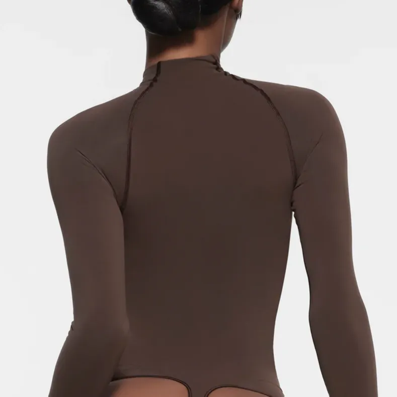 SKIMS SEAMLESS SCULPT ZIP FRONT LONG SLEEVE THONG BODYSUIT Bodysuits Women's ESPRESSO/Dark Coffee Color-3
