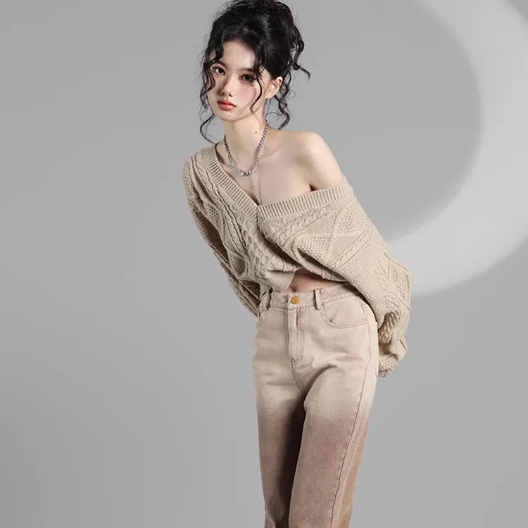 A head of Agua Knitwear Women's Camel-3