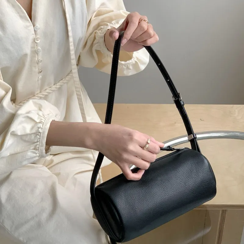 VANDEE Cow Leather Shoulder Bag Women's Black-1