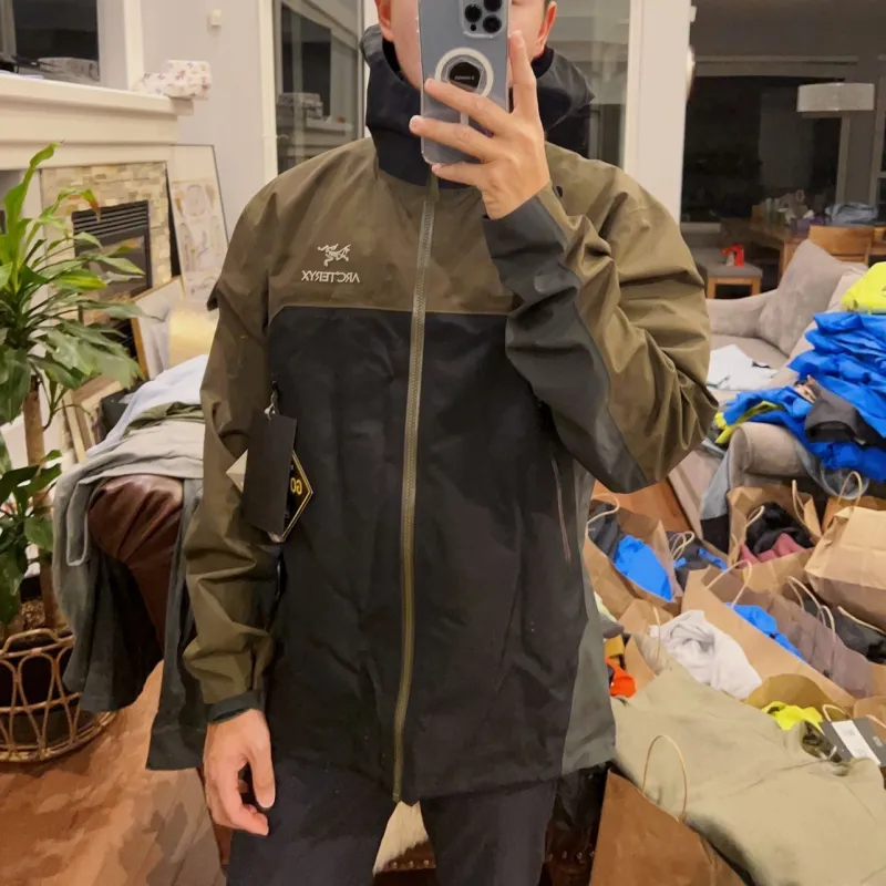 Arcteryx BETA Waterproof, Windproof, And Breathable Windbreaker Jacket Men's Green-3
