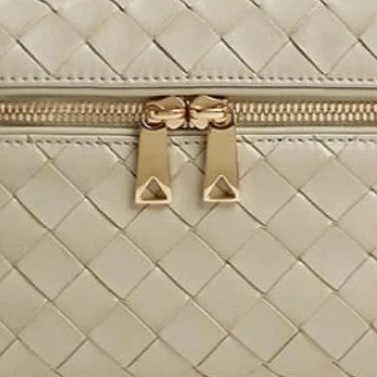 Bottega Veneta Cow Leather Makeup Bag Women's Beige-3