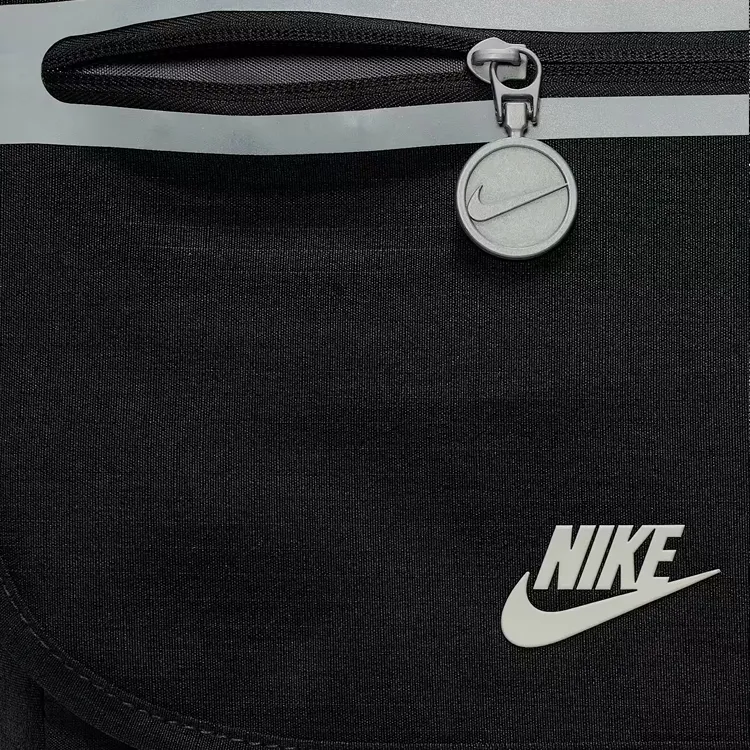 Nike Futura Messenger Lunch Tote 7.5L-7