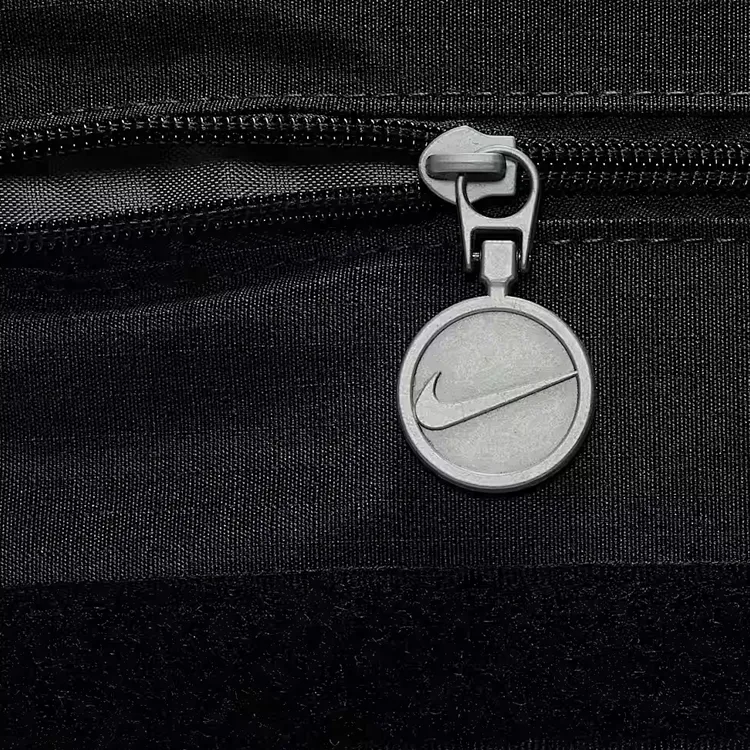 Nike Futura Messenger Lunch Tote 7.5L-6