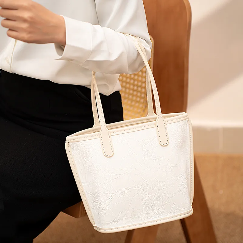 Vigno Synthetic Leather Shoulder Bag Crossbody Bag Handbag Medium Size Women's Ecru-6