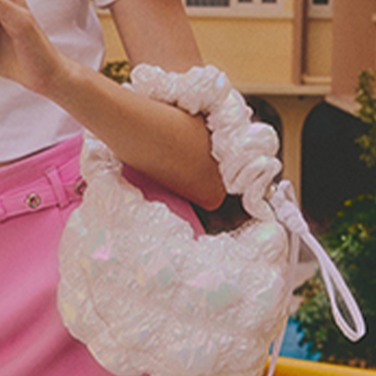 CARLYN Crossbody Bags White - POIZON