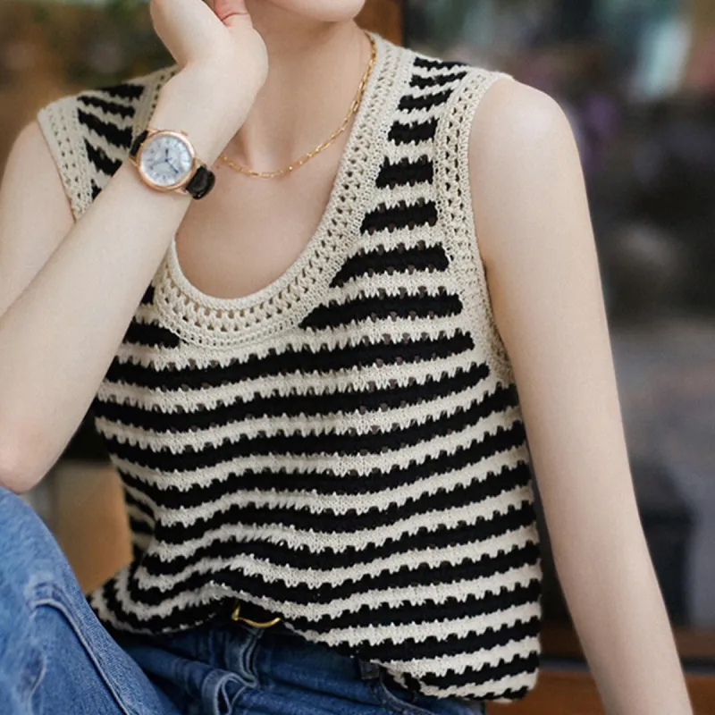 Flowers In Water Tank Top Women's Black-4