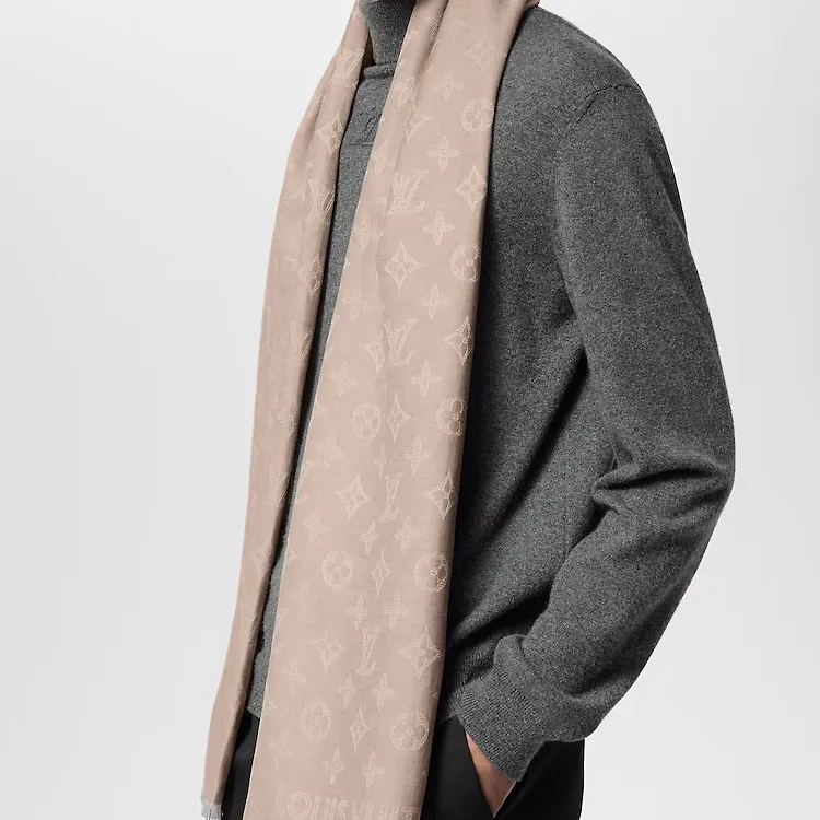 LOUIS VUITTON Neo Monogram Blanket-2