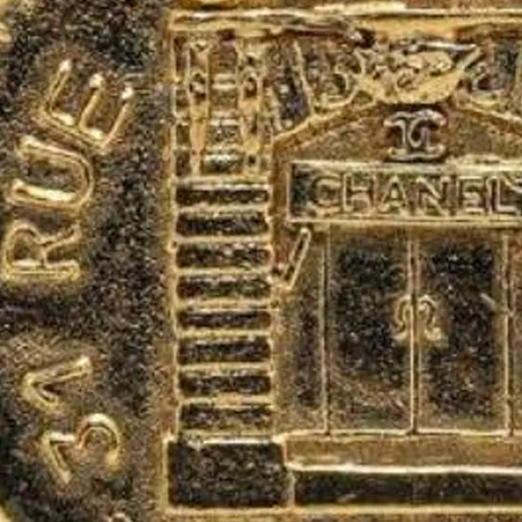 CHANEL 1970-1980 Plated 31 Rue Cambon Costume Brooch-2