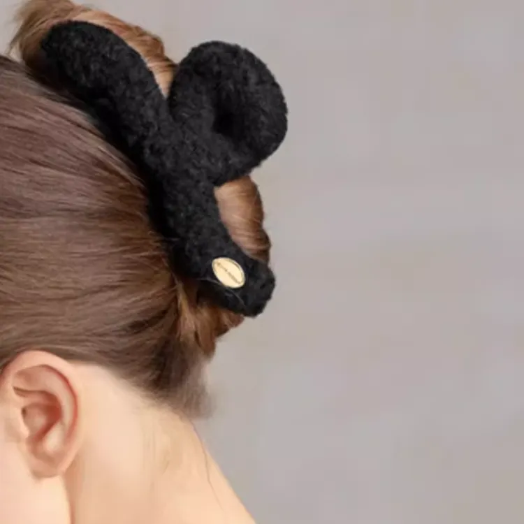 EVITA PERONI Lambswool Hair Clips Women's Black-2