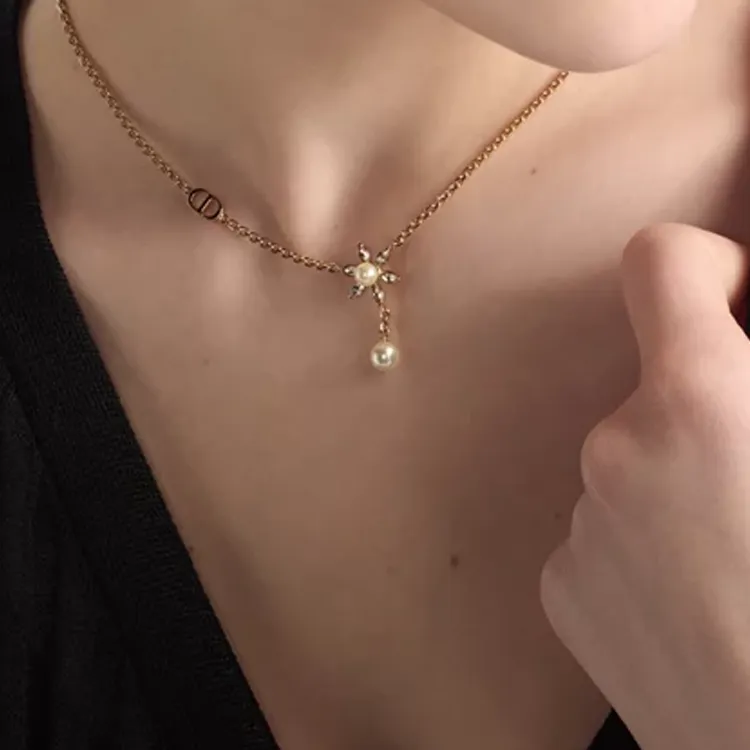 DIOR Resin Necklaces Women's Gold-2