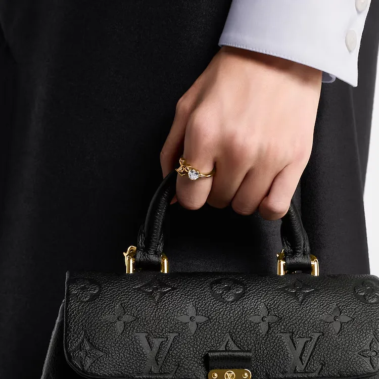 LOUIS VUITTON Lv Iconic Heart Ring-2