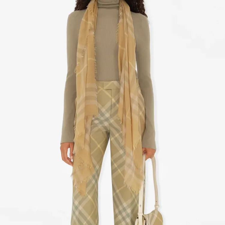 Burberry Vintage Check Wool Scarf-3