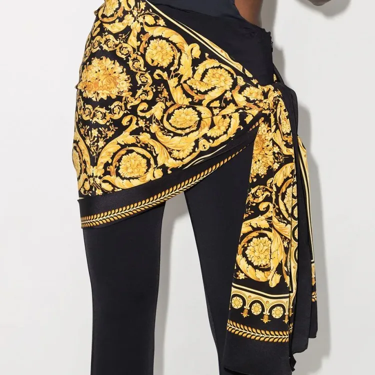 VERSACE Silk Silk Scarves Unisex Black/Gold-1