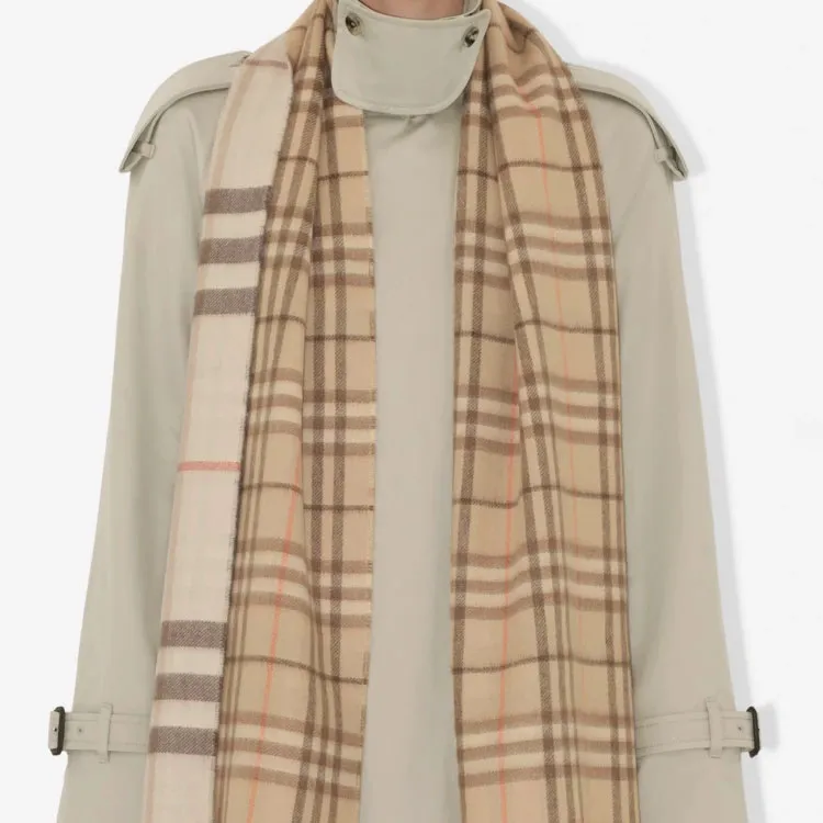 Burberry Vintage Check pattern Scarf-2