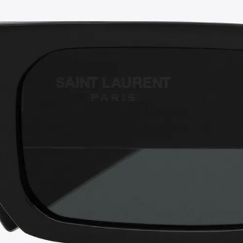 La borsa Easy di Yves Saint Laurent è una vera it-bag