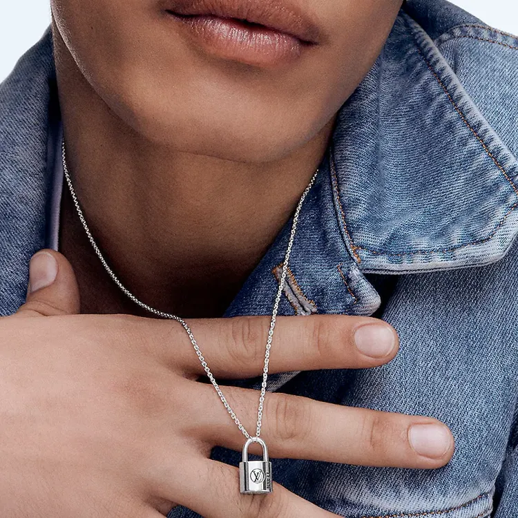 LOUIS VUITTON SiLOUIS VUITTONer Lockit Pendant Sterling SiLOUIS VUITTONer Black Laquered-2