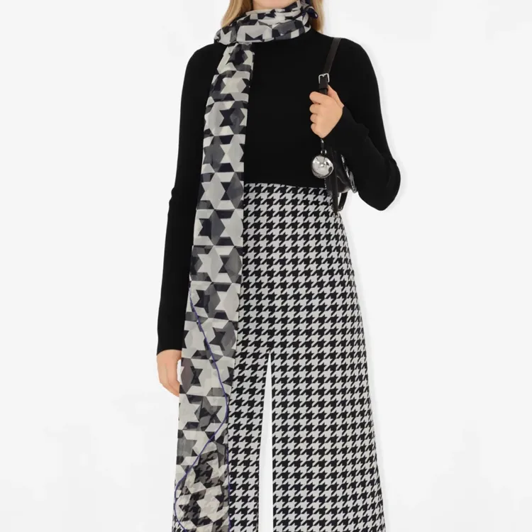 Burberry Mulberry Silk Scarves Unisex Black-3