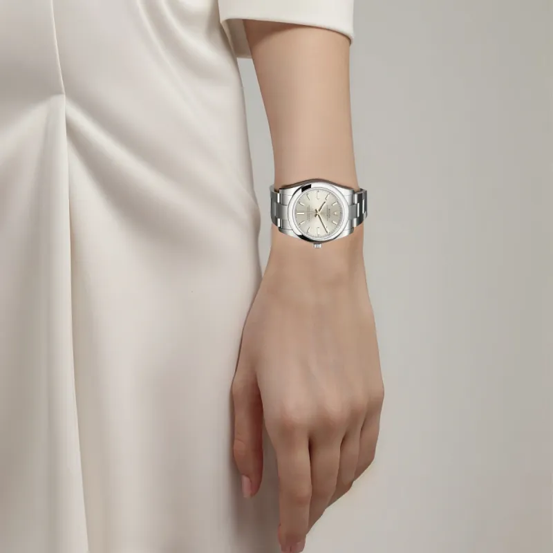 ROLEX Oyster Perpetual 124200 0001-1