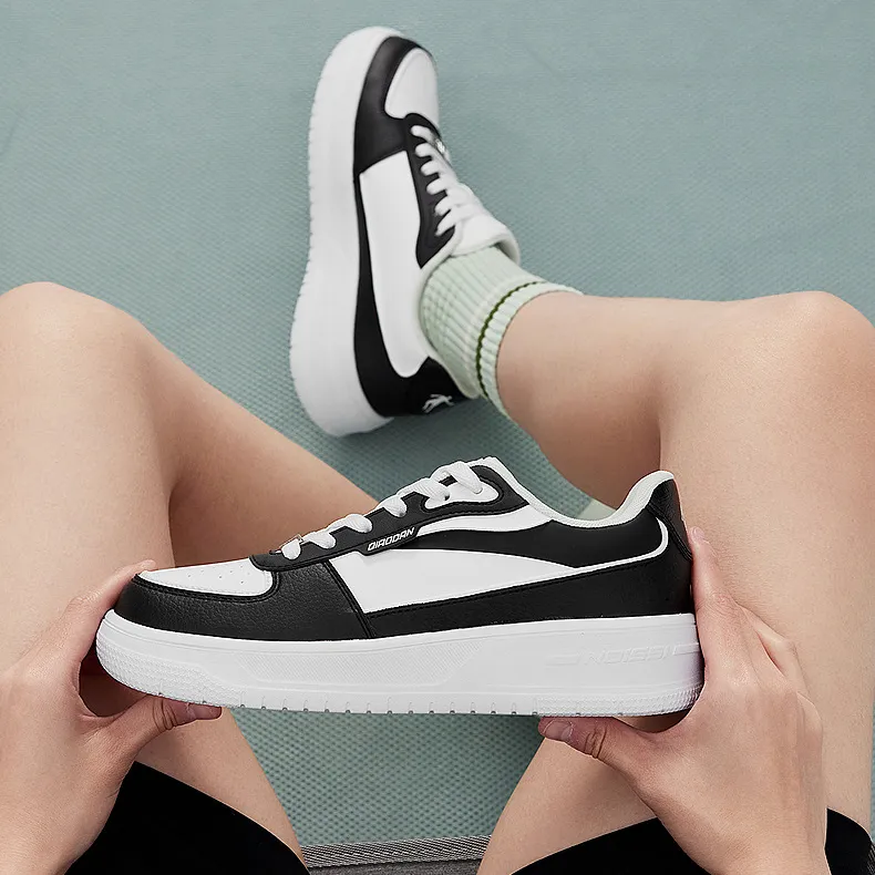 QIAODAN Non-slip Lightweight Low-Top Skateboard Shoes Women's White Black-3