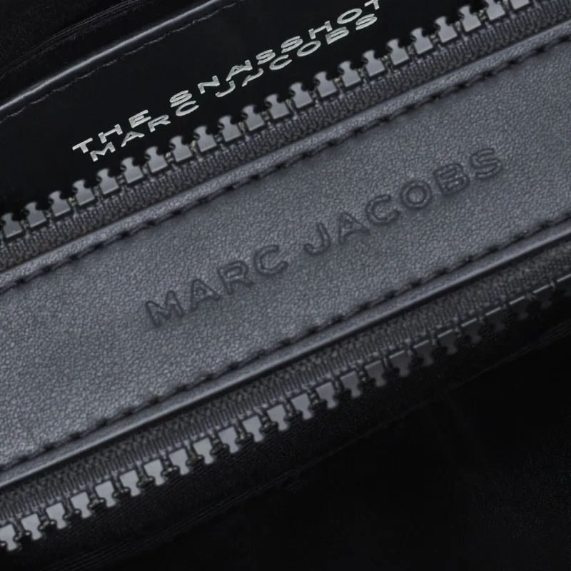 MARC JACOBS Lenticular Effect The Snapshot Zipped Bag-4