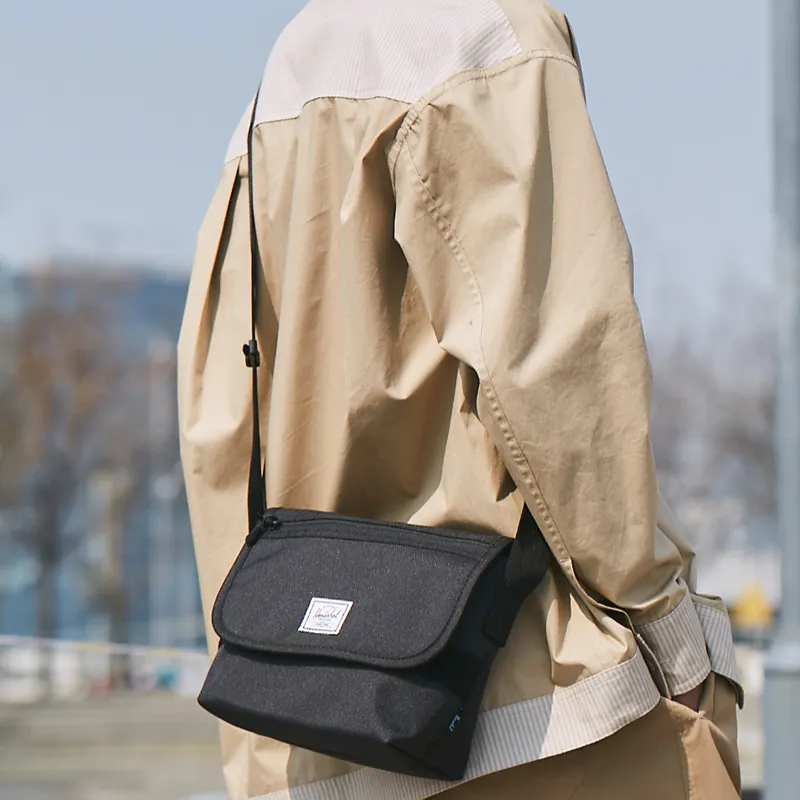 Herschel Polyester Messenger Bag Shoulder Bag Crossbody Bag Medium Size Unisex Classic Black-3