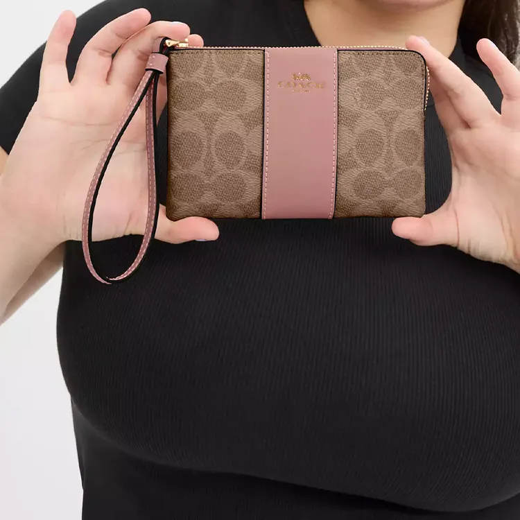 COACH Corner Zip Signature Coated Canvas Wrist Bags Clutches Small Size Women's Tan & Pink-4