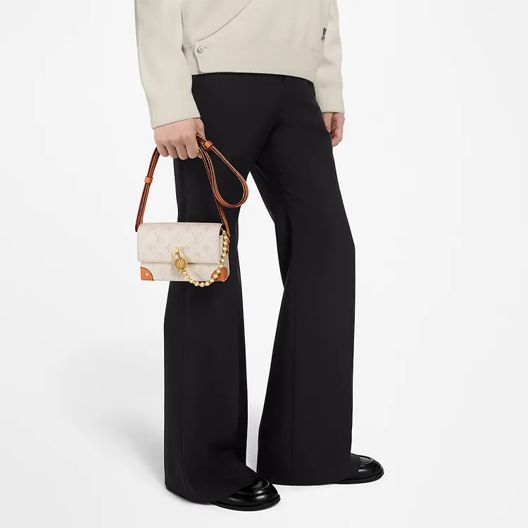 LOUIS VUITTON Steamer Wearable Wallet-5