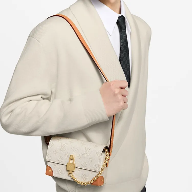 LOUIS VUITTON Steamer Wearable Wallet-6
