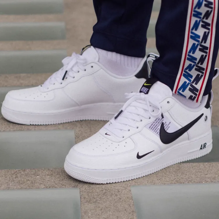 Air force 1 low utility white and black on sale