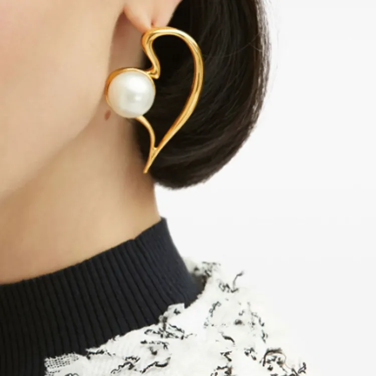 Oscar De La Renta Large Pearl Heart Earrings-2