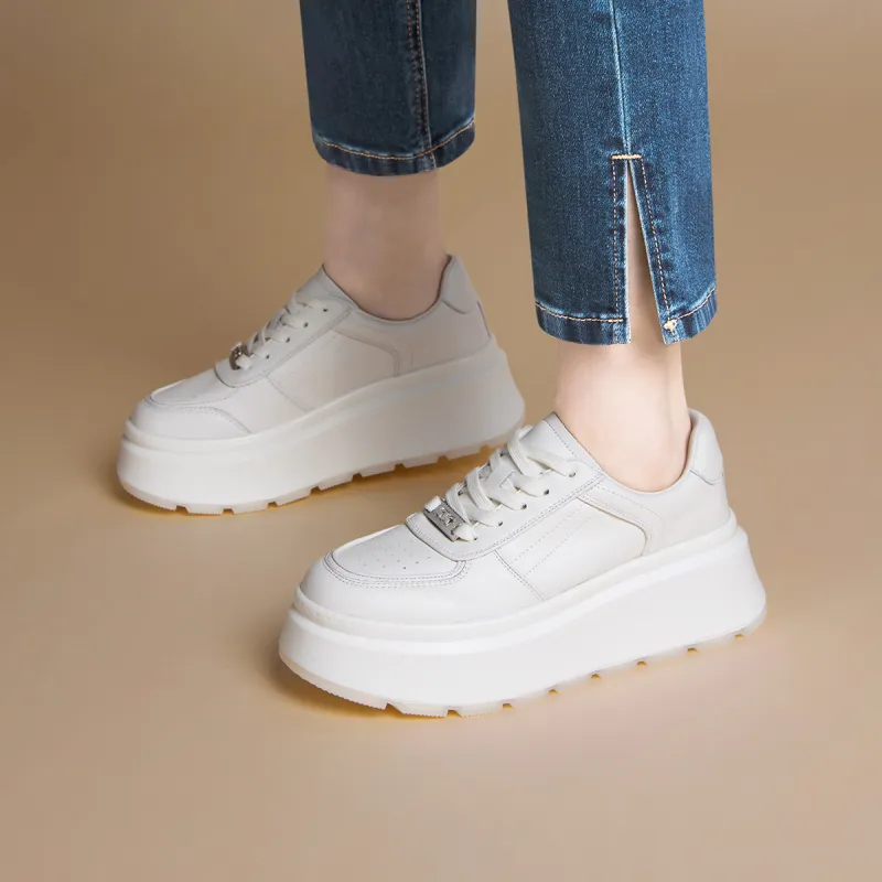 Kiss Kitty Lightweight Breathable Height Increasing Low-Top Skateboard Shoes Women's White-4