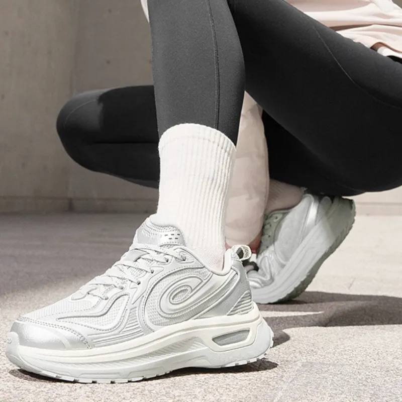 QIAODAN Cushioning Rebound Low Top Q LITESPEED Technology Sprint Running Shoes Women's Light Gray-2