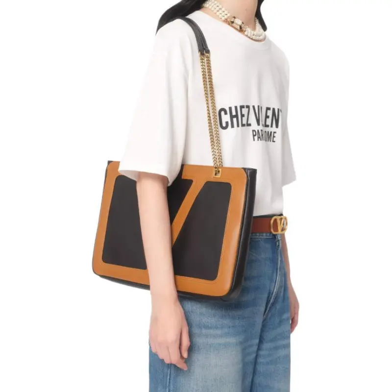 Valentino Chez Valentino Printed Crewneck T Shirt-4