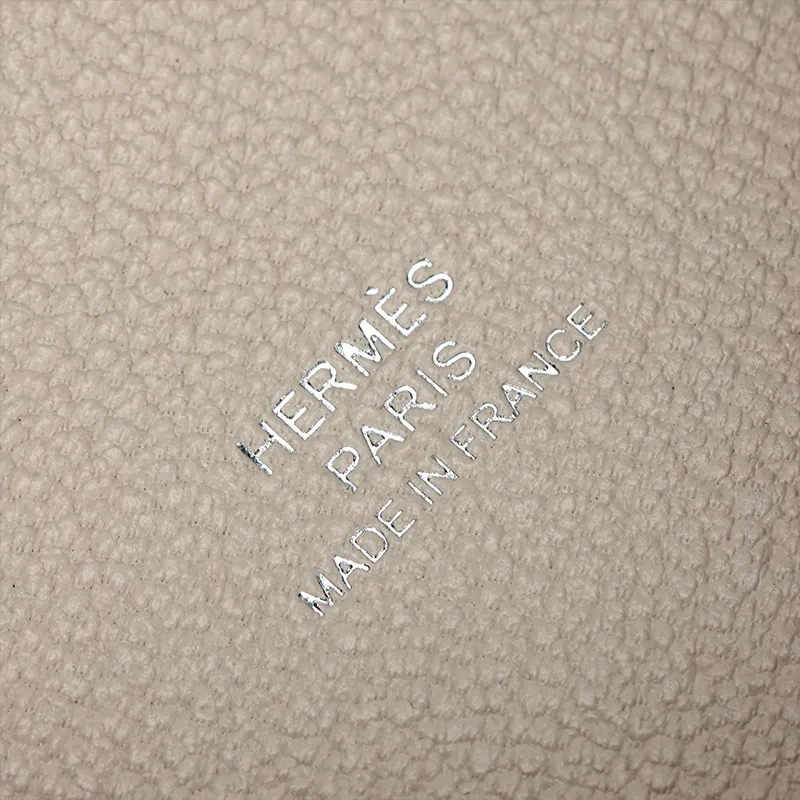 HERMES Calvi Swift Calfskin Card Holder Women's I2 Nata Cream White-5