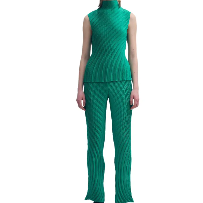 ISSEY MIYAKE Nuance Pleats Solid Trousers-2