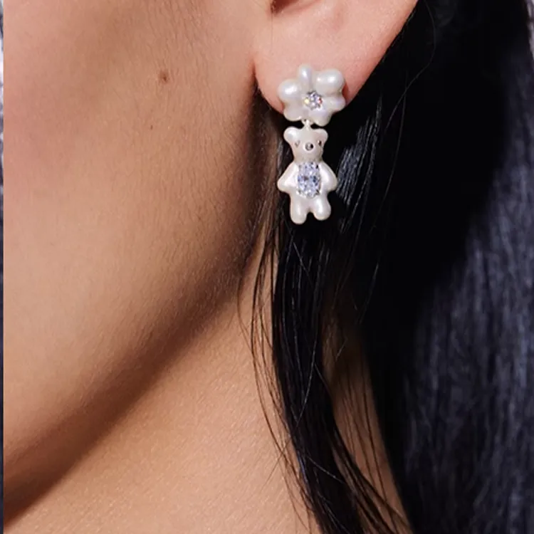 YVMIN Mini Pearlescent Flower Earrings-2