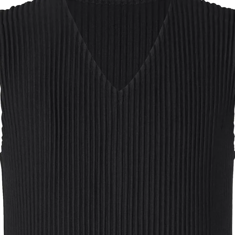 ISSEY MIYAKE Tank Tops Men Black-2