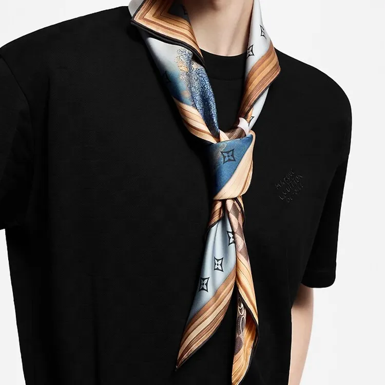 LOUIS VUITTON Elegant Scene Of A Dog Silk Square-3
