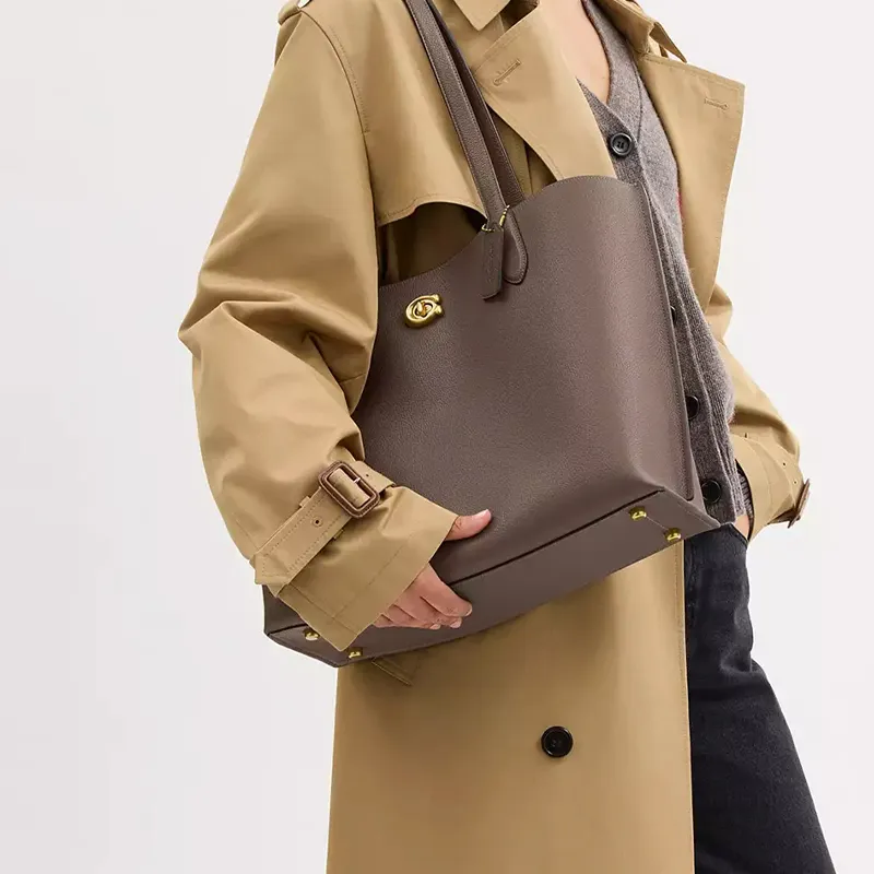 COACH Willow Polished Pebble Leather Tote Bag, Shopping Bag, Shoulder Bag Large Size Women's Brass & Black Stone-4