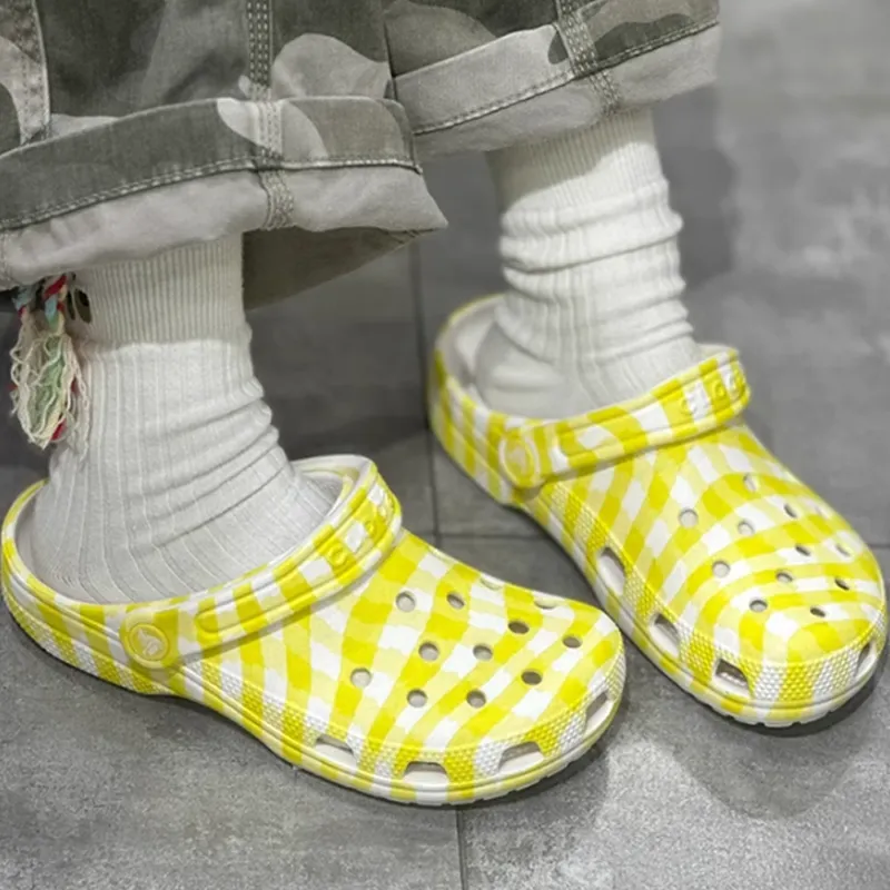Crocs Classic Gingham Clog Daylily Clogs Unisex White Yellow-3