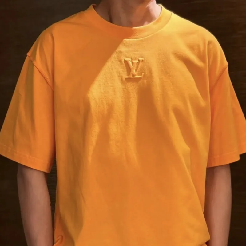 LOUIS VUITTON 1AHCNU Embossed Lv T Shirt-3