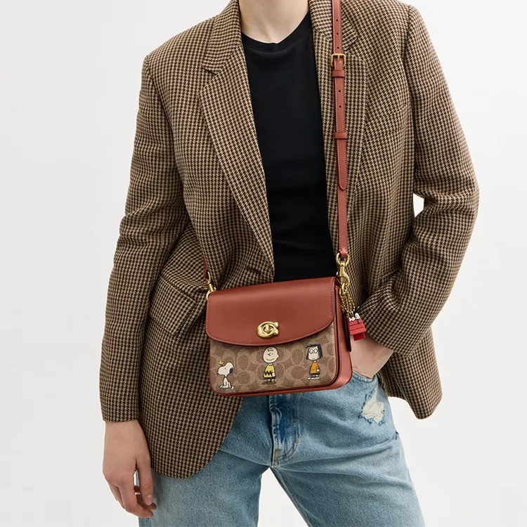 Peanuts X COACH Cassie Handbags-5