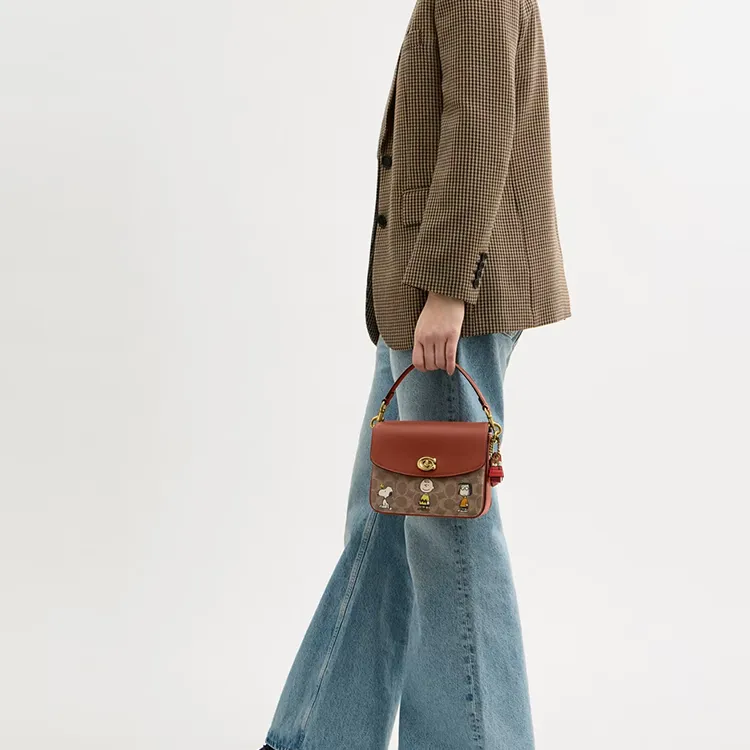 Peanuts X COACH Cassie Handbags-3